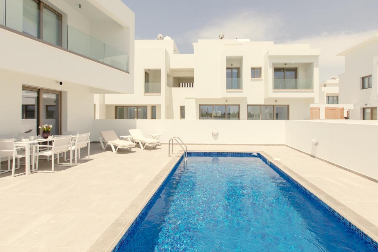 Palm Tree Villas Livadhia Buitenkant foto